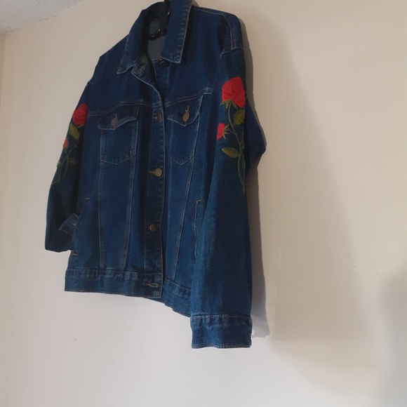 Women OVERSIZED BLUE DENIM JACKET with Roses embroidery,  so chic and versatile - Picture 2 of 5